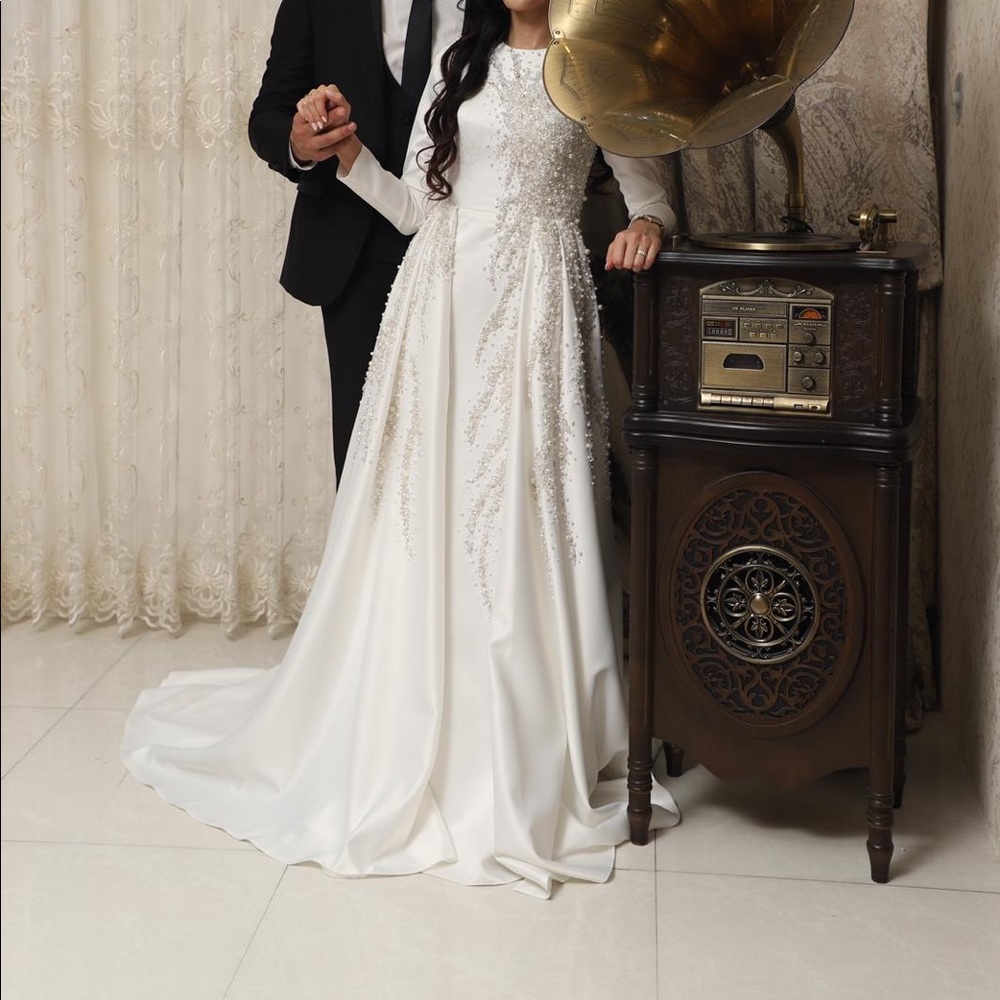 White dress, formal, evening gown, bridal gown